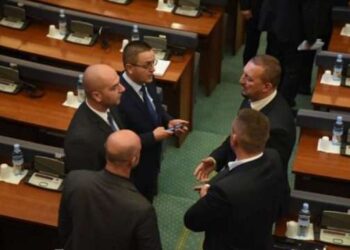 Serbët dogjën mandatet e deputetëve, kreu i Kuvendit të Kosovës: Ja si do të procedohet në vijim