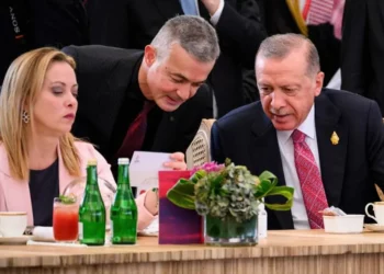 VIDEO/ Erdogan nuk ia heq sytë kryeministres italiane, pamjet bëhen virale në rrjet