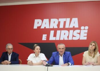 Emrat/ Partia e Lirisë voton Sekretarin e përgjithshëm, zv.kryetarin e 4 nënkryetarët pa rivalë, zgjedh dhe kryesinë e re të saj