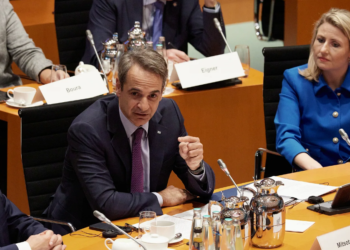 “Greqia aspiron rol udhëheqës në rajon”/ Mitsotakis përgjigjet nga samiti i Berlinit edhe për deklaratat kërcënuese të Ankarasë