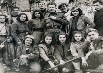 Hiqjani dekoratat nënës time!