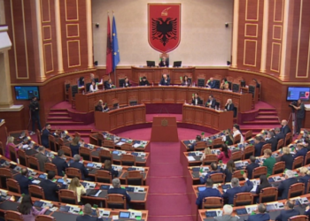 Nga buxheti 2023, tek Porti i Durrësit/ Seanca e “rëndë” në Kuvend të enjten, kartonët e deputetëve ‘vlejnë’ mbi 8 miliardë euro! Ja votimet