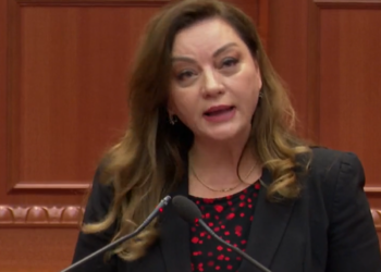 Albana Vokshi: Do çohem të iki dhe të gjitha gratë të largohen nga Kuvendi, ndaloni kryeministrin kur bën si i fortë