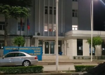 Ngacmoi seksualisht nxënësen/ Arrestohet mësuesi në Skrapar, e mitura dëshmon në polici