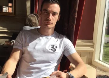 I refuzuan 2 herë lejen e qëndrimit në Britani, 30-vjeçari shqiptar kërkon të përdorë gruan: Mos më largoni, djali im 3 vjeç…