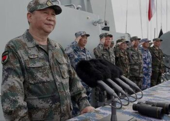 “Tajvani është i yni”/ Gati për luftë, presidenti kinez mesazh SHBA-së me uniformë ushtarake