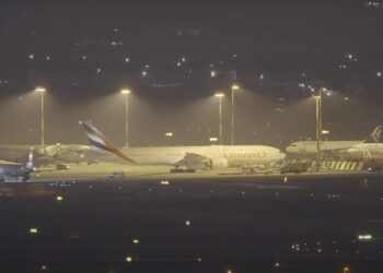 Bllokohet aeroporti i Athinës, një i dyshuar nxjerr edhe avionët luftarakë në qiell