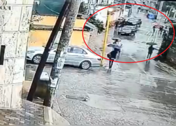 Aksidenti i rëndë në kryeqytet: Makina me shpejtësi përplas këmbësorin, pamjet e kamerave të sigurisë