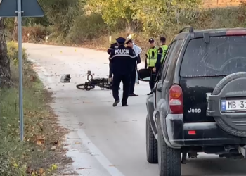Aksidenti tragjik/ Gjykata lë në burg të riun që përplasi çiftin francez! Gruaja ndërroi jetë, ndërsa bashkëshorti…!