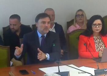 Alibeaj prezanton amendamentet për Kodin Rrugor: Ngritja e postblloqeve është një praktikë me natyrë korruptive