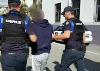 Arrestohet nga policia ‘i forti’ në Lezhë, i shpallur në kërkim për vendosje gjobash