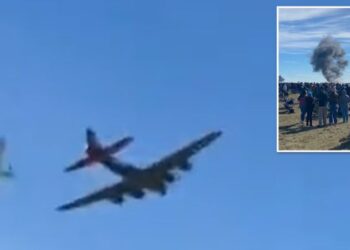 VIDEO/ Shfaqja ajrore kthehet në tragjedi, bombarduesi B-17 përplaset me avionin e vogël