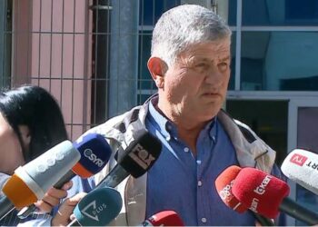 Masakra e Lushnjës/ Flet babai i Laert Haxhisë: Djali nuk ka lidhje me vrasjet, prokuroja po bën presion