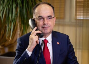 Rrjedha e ujit mori makinën ku ndodheshin babë e bir, Begaj shpreh mbështetje për familjen Rushaj