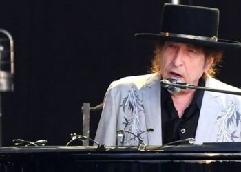 600 dollarë një kopje, Bob Dylan i kërkon falje fansave për “autografet e rreme”