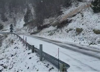 VIDEO / Zbardhet juglindja e vendit, Dardha dhe Voskopoja mbulohen nga bora, ja situata e rrugëve