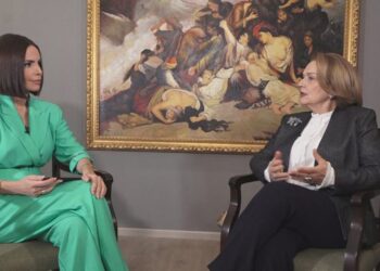 “Majko e Blushi, studentët e mi”/ Nga televizioni e kinematografia tek politika, rrëfehet Arta Dade: Ndikimi i Agollit, bashkëpunimi me Nanon…!