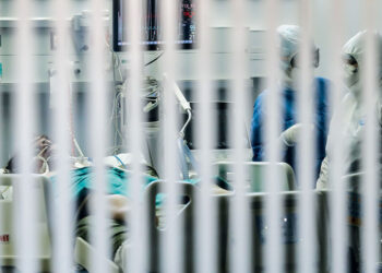 Rishfaqet sëmundja e rrezikshme në Greqi, dy turistët luftojnë me vdekjen