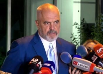 “Protesta e opozitës, kohë e humbur”, Rama: Keqardhje për ata që i shkojnë nga pas më të mallkuarve të këtij vendi
