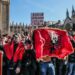 “Statuja e Churchill u mbulua me flamurin shqiptar”/ Media britanike shkruan për protestën e emigrantëve në Londër: Është turp i ministres…!