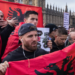 “PD e bindur se Ramën nuk e mposht dot”/ Financial Times: Si po joshen shqiptarët nga trafikantët drejt Britanisë