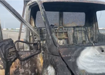 Mori flakë në ecje, automjeti digjet plotësisht në bypassin Fier-Vlorë