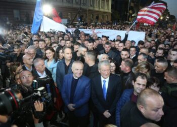 Media qeveritare ruse i bëjnë jehonë protestës së Berishës dhe Metës