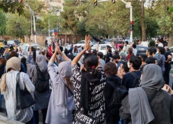 Muaji i tretë i protestave në Iran, 342 të vrarë, mes tyre 43 fëmijë