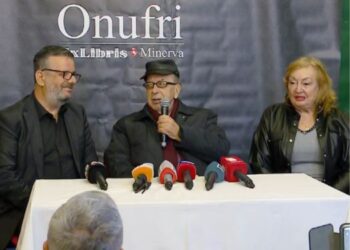 Ismail Kadare së bashku me bashkëshorten te Panairi i Librit: Po shkruaj një libër të ri