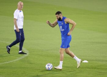 Çfarë parashikon rregullorja e FIFA-s nëse Benzema dëshiron të rikthehet te Franca?!
