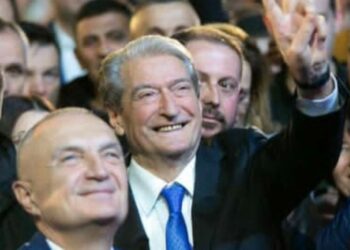 Konspiracioni i trashë i “shpopullimit me qëllim”