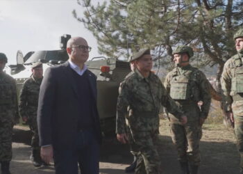 Tensionet Serbi-Kosovë/ Ministri serb i Mbrojtjes: Jemi të aftë për luftë, por nuk duam…!