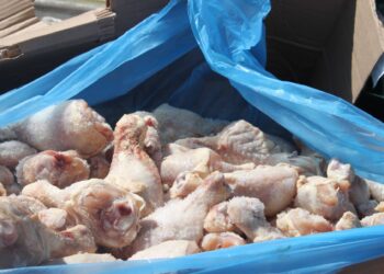 Tregtonte brenda një magazine, arrestohet 52-vjeçari në Tiranë, sekuestrohen 450 kg mish pule