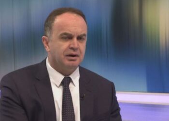 Arrestohet kryetari shqiptar i Komunës së Tuzit, po udhëtonte me makinë me fëmijët! Përplaset me efektivët e policisë