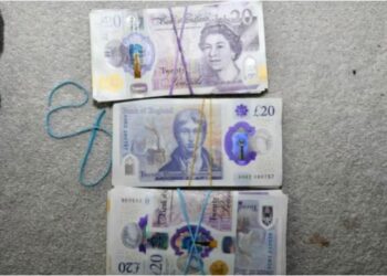 ‘300 mijë paund u gjetën në bagazhe’, mediat britanike: Shqiptarët transportojnë çdo vit miliona para jashtë vendit ishullor
