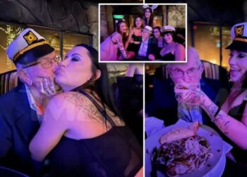 FOTOT/ Vajza çon babanë në një klub striptizmi për 100 vjetorin. Plaku gjen “prehje” tek…!