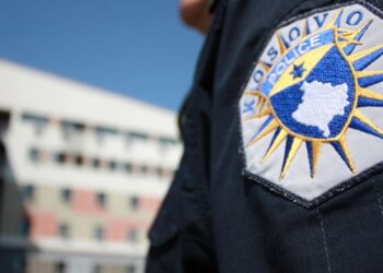 Shtohen tensionet në veri të Kosovës, digjet makina e e një serbi me targa RKS në Zubin Patok