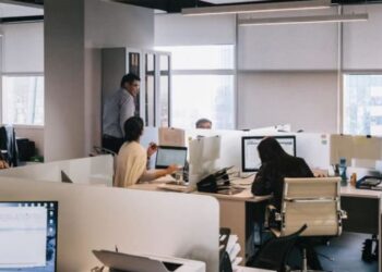 Studimi/ Shqiptarët nuk heqin dorë lehtë nga një vend punë, kohëzgjatja mbi mesataren e BE
