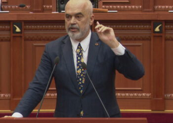 ‘I rrinë Shqipërisë si pykë’, Rama akuza Metës e Berishës: Duke thirrur rroftë mëmëdheu, duan të lahen nga gjaku