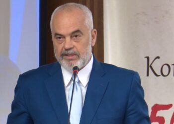 Rama ‘thumbon’ akademikët: Çfarë do flamuri i NATO-s në konferencën për gjuhën shqipe?