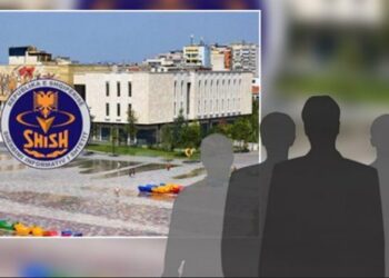 SKANDALI/ Gazetari: Dy oficerë të SHISH u shitën informacione grupeve kriminale. “Mollët e kalbura” punojnë në një tjetër institucion