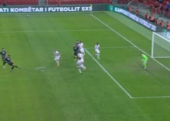 LIVE Shqipëri-Armeni/ Skuka shënon gol me një aksion perfekt, sulmuesi u jep avantazhin kuqezinjve. Iu mohua dhe një penallti