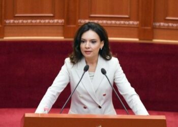 Për Haxhiun, Qamilin dhe yryshin, yxhymin dhe matrioshkat e tyre