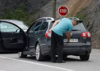 BBC News: Shpërthimi i frikës Kosovë-Serbi për çështjen e targave