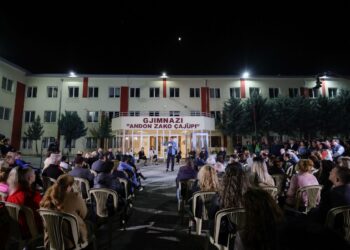 Veliaj diskuton buxhetin me banorët e Njësisë 3: Me projektet e kryera kemi një qytet më të sigurtë. Debati i opozitës për të ardhurit në Tiranë është racist