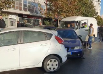 Aksident masiv në Vlorë, përplasen katër automjete në Rrugën Transballkanike