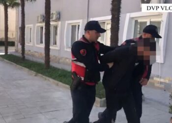Emri/ Kush është i riu i arrestuar në Vlorë, i shpallur në kërkim ndërkombëtar për trafik droge në Itali. Pritet ekstradimi