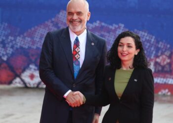 Shkrepe një foto këtu!