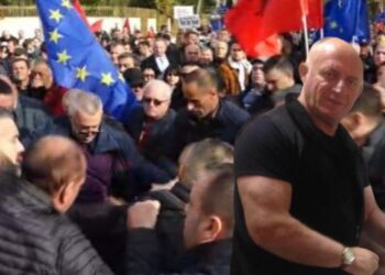 Goditja e ish-kryeministrit me grusht/ Reagon ashpër ish-truproja i Berishës: Po të ishte armë ku do e mbanit frymën ju frikacakë?!