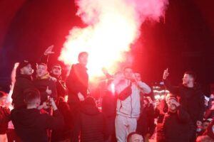 FOTOT/ Në Tiranë festohet eleminimi i Serbisë nga Botërori 'Katar 2022'